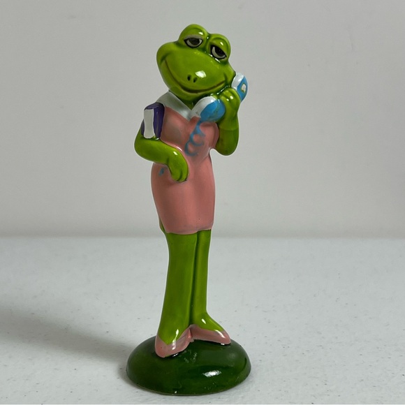 Norcrest Green Girl Frog with Pink Dress on Phone Figurine 70s K533 Vintage - Picture 1 of 8